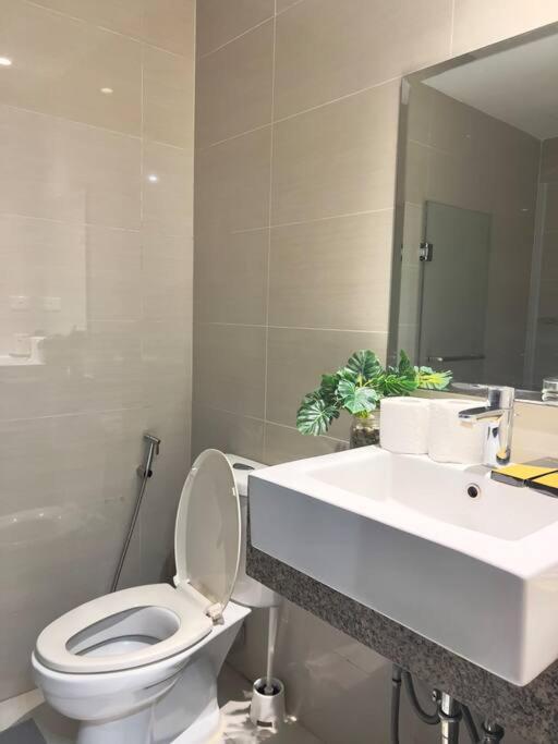 تاغويغ One Uptown Residences Bgc المظهر الخارجي الصورة